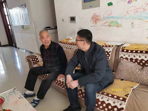 看望离退休老党员_副本.jpg